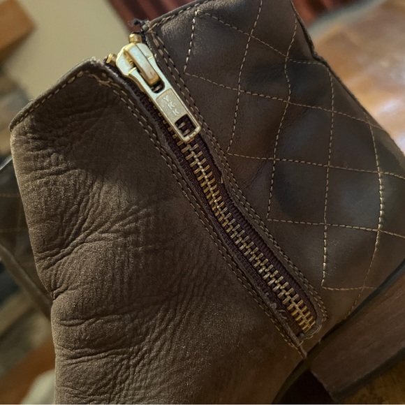 Steve Madden 4-zipper Brown Suede Back quilted Sz 9 Ankle Boots - Picture 9 of 14